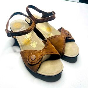 Dansko leather brown sandals size 40 (9.5-10)